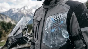 Diagram showing the removable waterproof inner membrane of a textile adventure jacket.